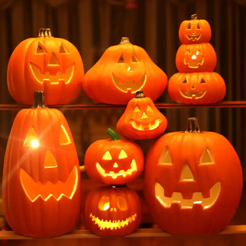 Glowing jack-o’-lantern decorations representing seasonal Halloween dropshipping products
